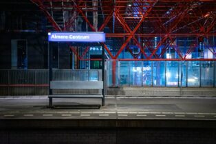 Inwoners van Almere waarderen de dienstverlening van de gemeente gemiddeld met 80 procent over 2022, maar er zijn ook verbeterpunten.