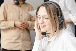 Louwman deelt met de redactie een handvol grappige anekdotes op het contactcenter. Ze toverden bij ons een lach op het gezicht.